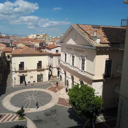 Business Home Piazza Cesare Battisti B&B Residence Foggia Bagian luar foto