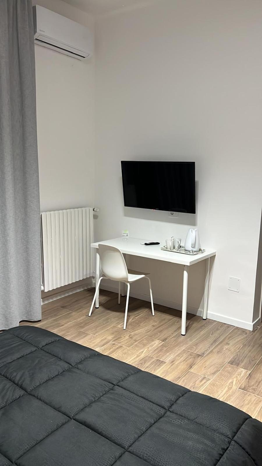 Business Home Piazza Cesare Battisti B&B Residence Foggia Bagian luar foto