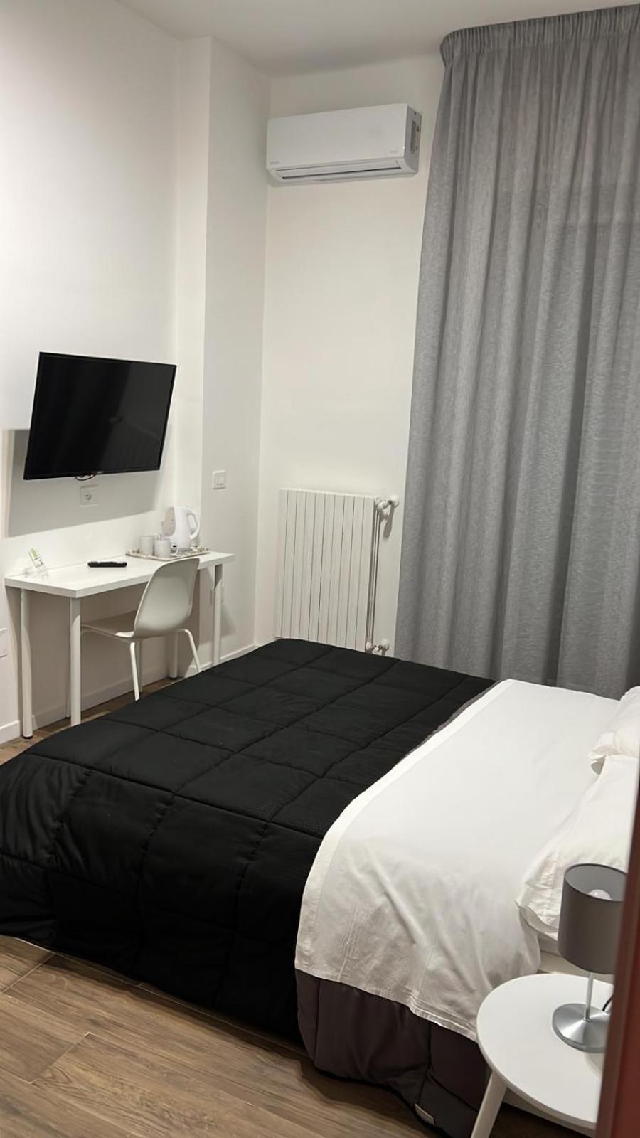 Business Home Piazza Cesare Battisti B&B Residence Foggia Bagian luar foto